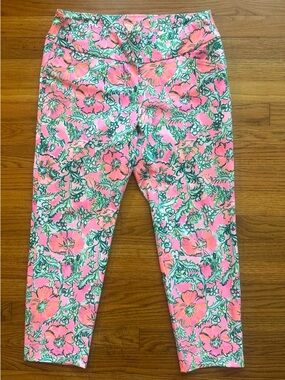 Lilly Pulitzer size 12, Luxletic Corso crop, in ‘Soleil Pink Perfect Poppy Golf'